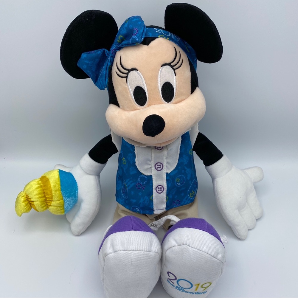 Disney Parks 2019 Minnie‎ Mouse 15" Plush